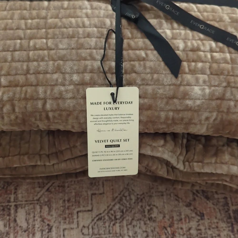 evergrace velvet quilt